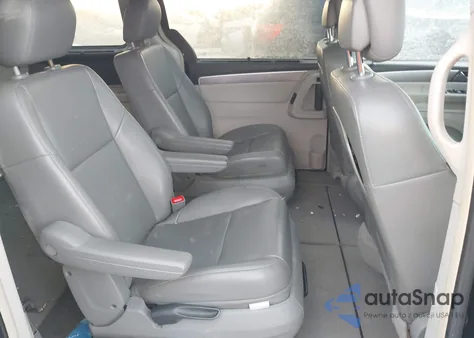 2011 Volkswagen Routan Se z USA, uszkodzony, nr VIN 2V4RW3DG5BR670169